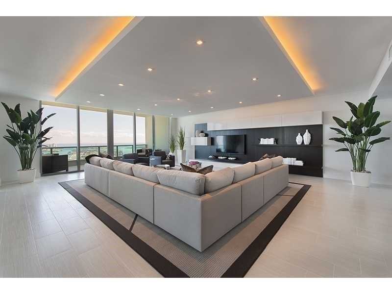 900 Biscayne