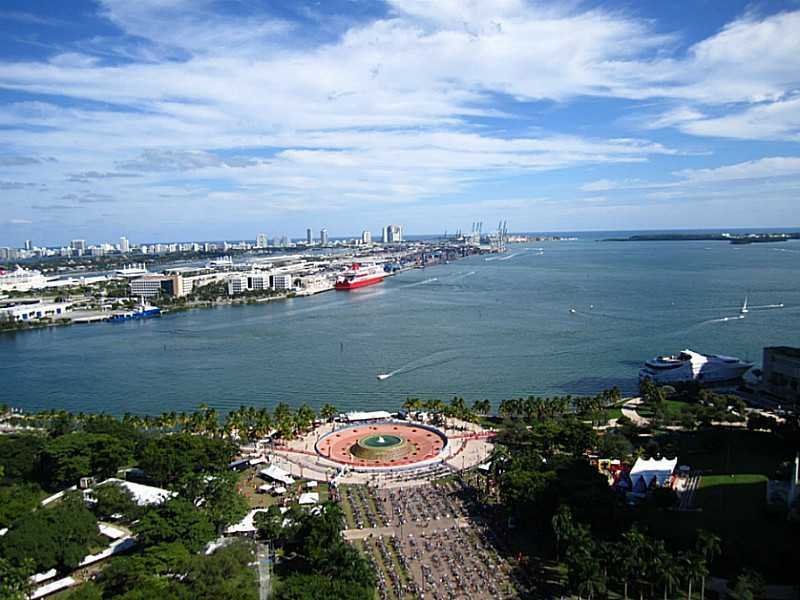 50  BISCAYNE BL 1511 Miami 33132
