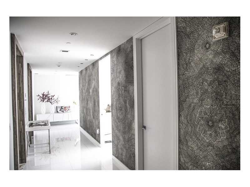 1100  Biscayne Blvd 4201 Miami 33132
